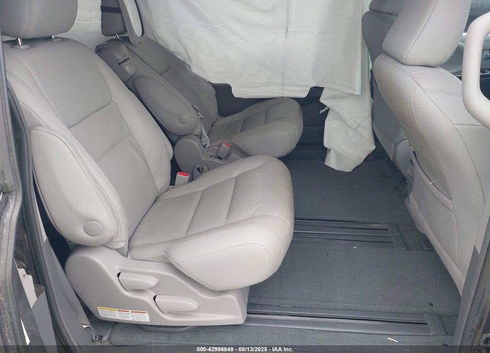 2017 TOYOTA SIENNA XLE 8 PASSENGER VIN: 5TDYZ3DC1HS806646