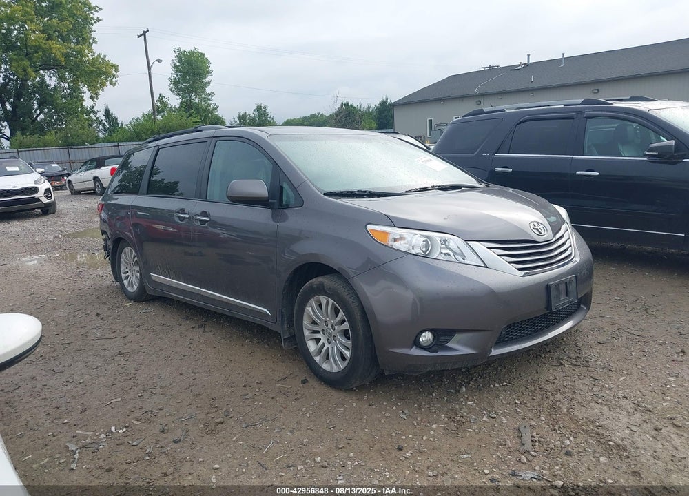 2017 TOYOTA SIENNA XLE 8 PASSENGER VIN: 5TDYZ3DC1HS806646