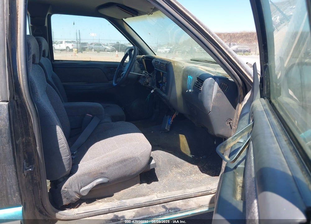 1996 CHEVROLET S TRUCK S10 VIN: 1GCDT19W9T8189047