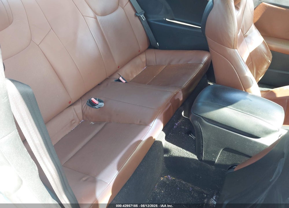2011 HYUNDAI GENESIS VIN: KMHHU6KH0BU043256