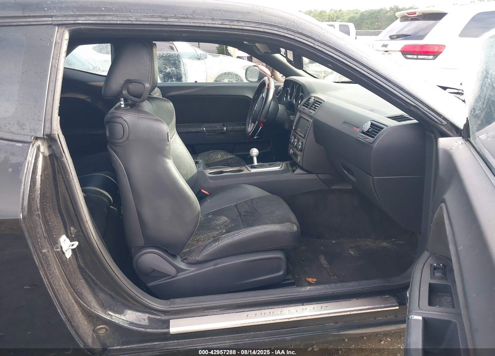 2011 DODGE CHALLENGER SRT8 VIN: 2B3CJ7DJ4BH548170