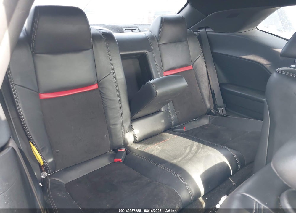 2011 DODGE CHALLENGER SRT8 VIN: 2B3CJ7DJ4BH548170