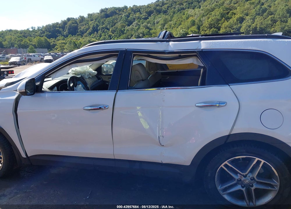 2017 HYUNDAI SANTA FE VIN: KM8SRDHF4HU248556