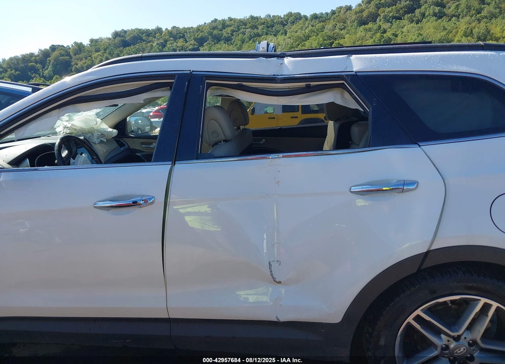 2017 HYUNDAI SANTA FE VIN: KM8SRDHF4HU248556