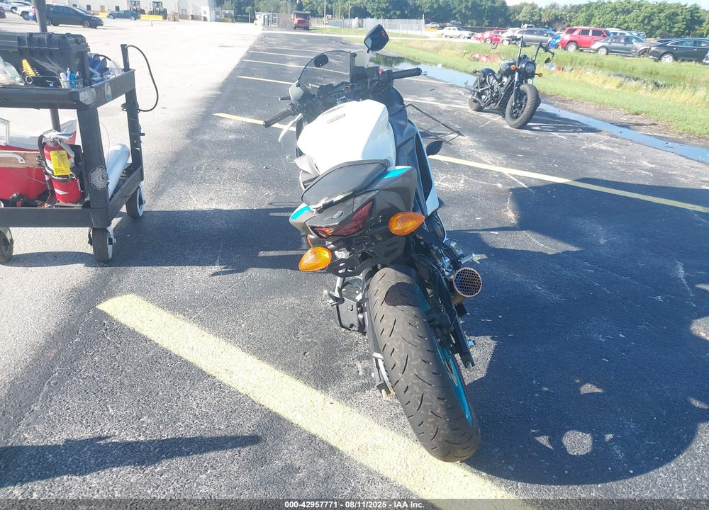 2024 YAMAHA YZFR3 A VIN: MH3RH18Y3RK018088