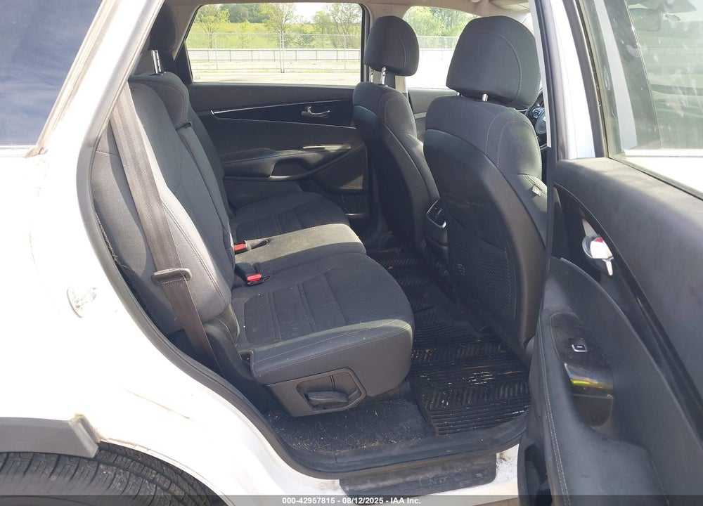 2017 KIA SORENTO VIN: 5XYPGDA57HG329392