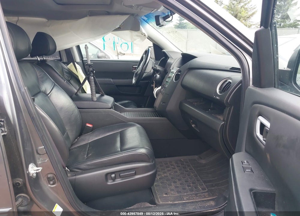 2011 HONDA PILOT EX-L VIN: 5FNYF4H56BB052990