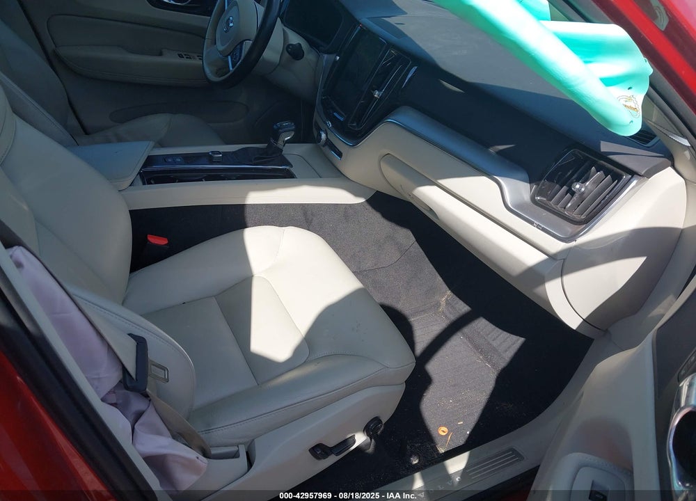2018 VOLVO XC60 VIN: LYVA22RK7JB116864
