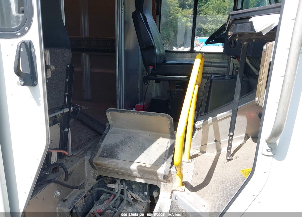 2014 FREIGHTLINER CHASSIS M LINE WALK-IN VAN VIN: 4UZAC3DV4ECFW4502