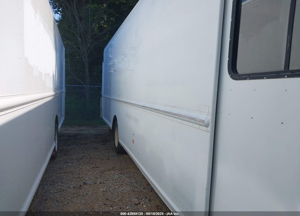 2014 FREIGHTLINER CHASSIS M LINE WALK-IN VAN VIN: 4UZAC3DV4ECFW4502