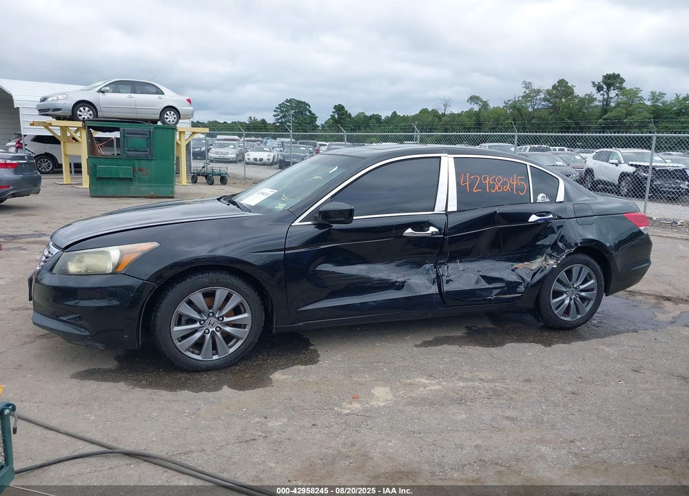 2011 HONDA ACCORD VIN: 1HGCP3F89BA002416