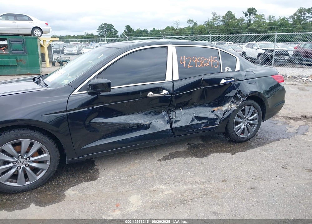 2011 HONDA ACCORD VIN: 1HGCP3F89BA002416