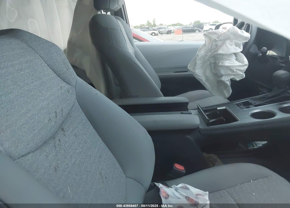 2025 TOYOTA SIENNA LE VIN: 5TDKRKEC7SS260697