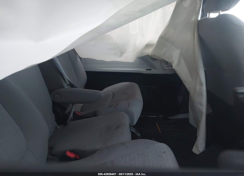 2025 TOYOTA SIENNA LE VIN: 5TDKRKEC7SS260697