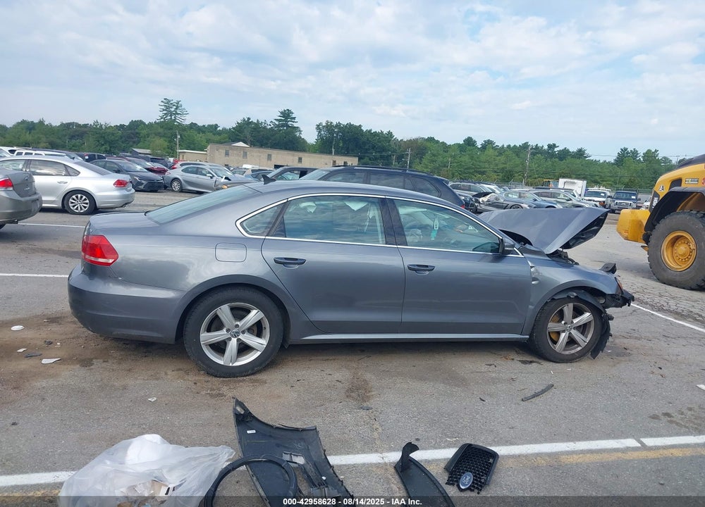 2015 VOLKSWAGEN PASSAT VIN: 1VWAT7A34FC111104