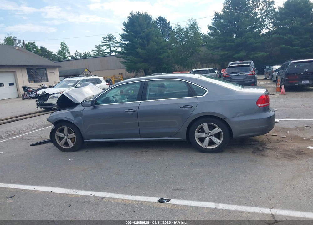 2015 VOLKSWAGEN PASSAT VIN: 1VWAT7A34FC111104