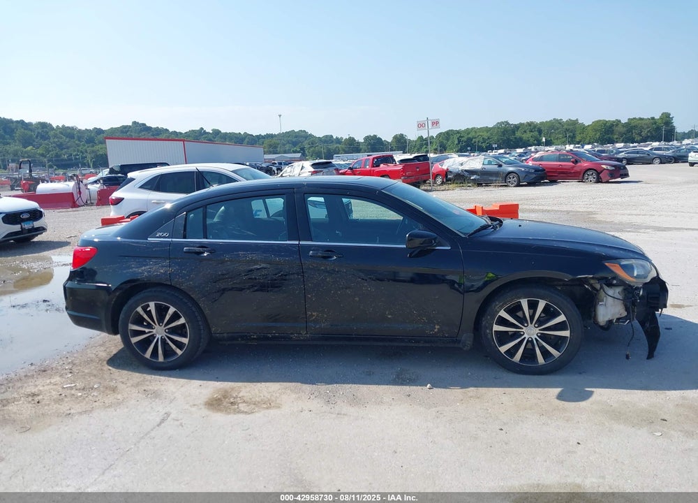 2013 CHRYSLER 200 VIN: 1C3CCBBB7DN570640