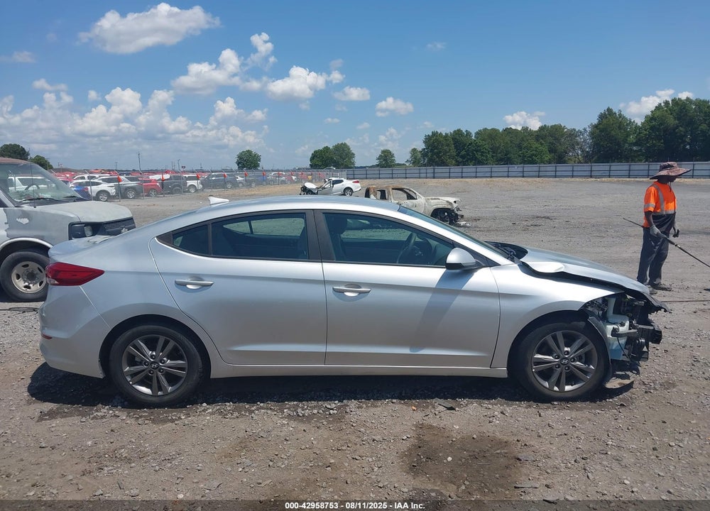 2018 HYUNDAI ELANTRA VIN: 5NPD84LF1JH340795
