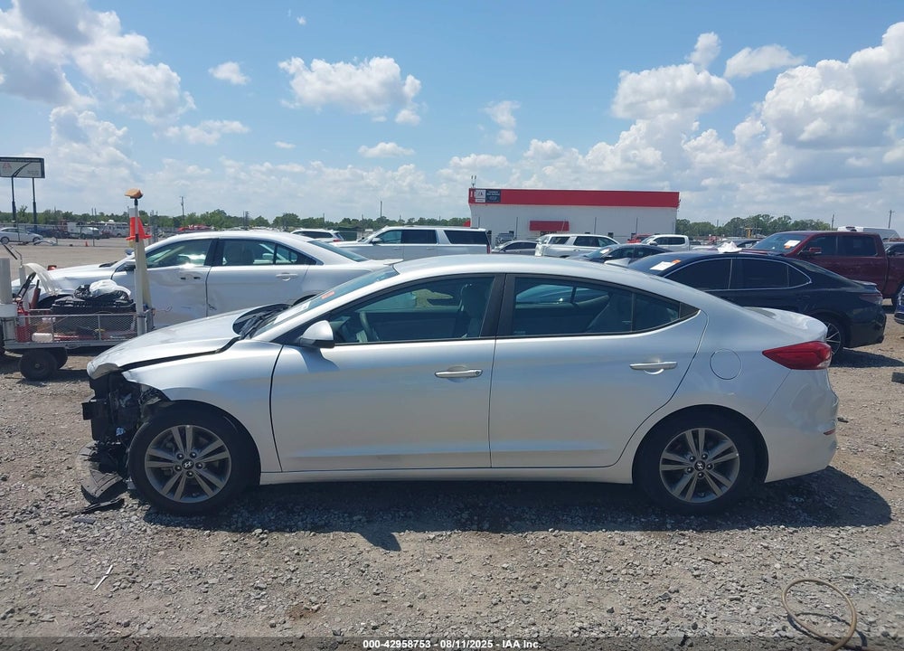 2018 HYUNDAI ELANTRA VIN: 5NPD84LF1JH340795