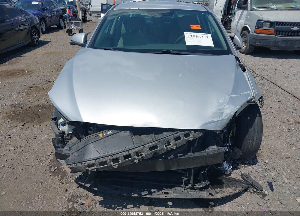 2018 HYUNDAI ELANTRA VIN: 5NPD84LF1JH340795