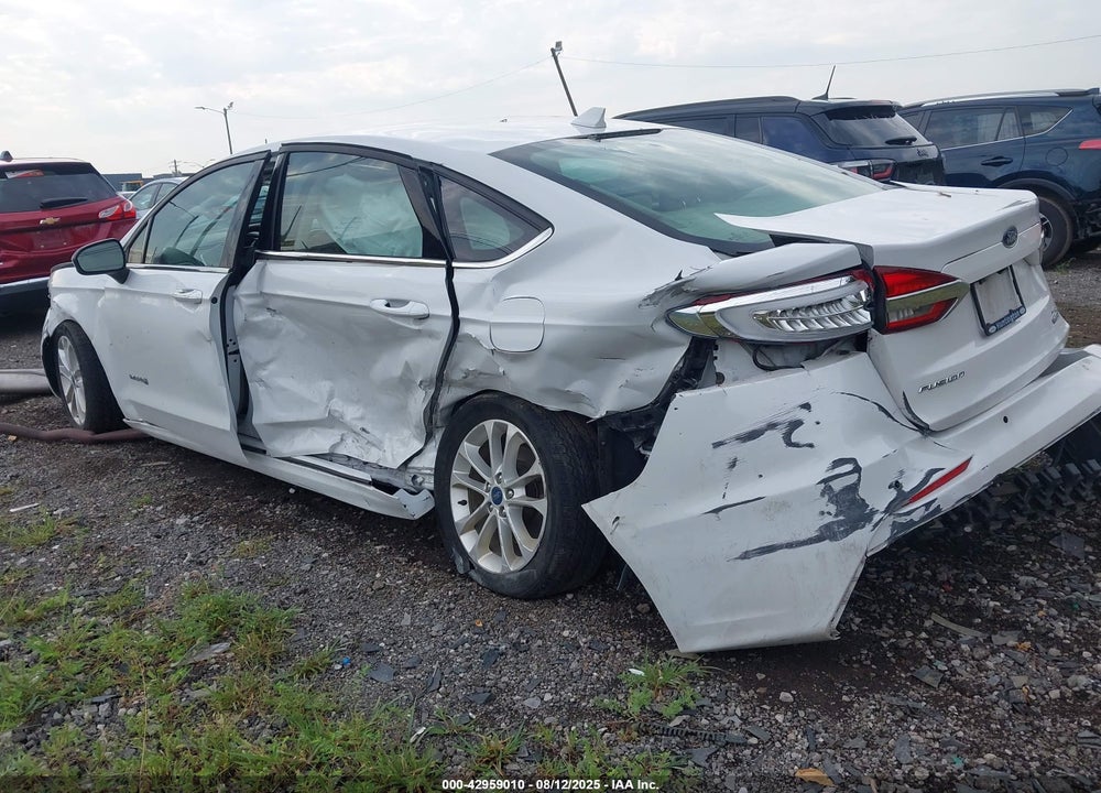2019 FORD FUSION VIN: 3FA6P0LU0KR197104
