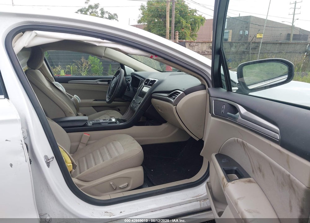 2019 FORD FUSION VIN: 3FA6P0LU0KR197104