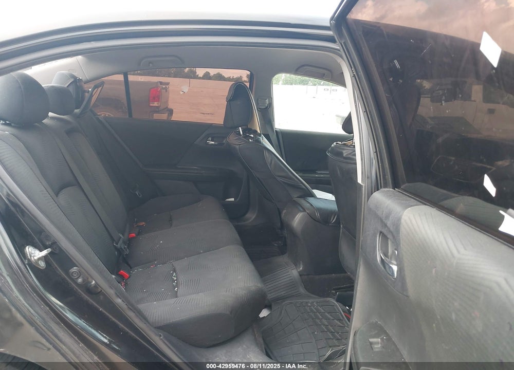 2015 HONDA ACCORD VIN: 1HGCR2F33FA132724