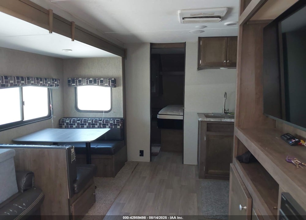 2018 DUTCHMAN COLEMAN LIGHT VIN: 4YDT2852XJH937289