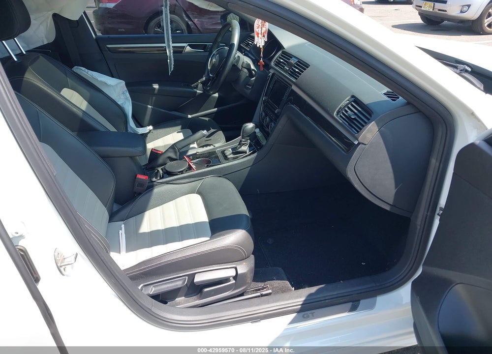 2018 VOLKSWAGEN PASSAT VIN: 1VWJM7A36JC027341