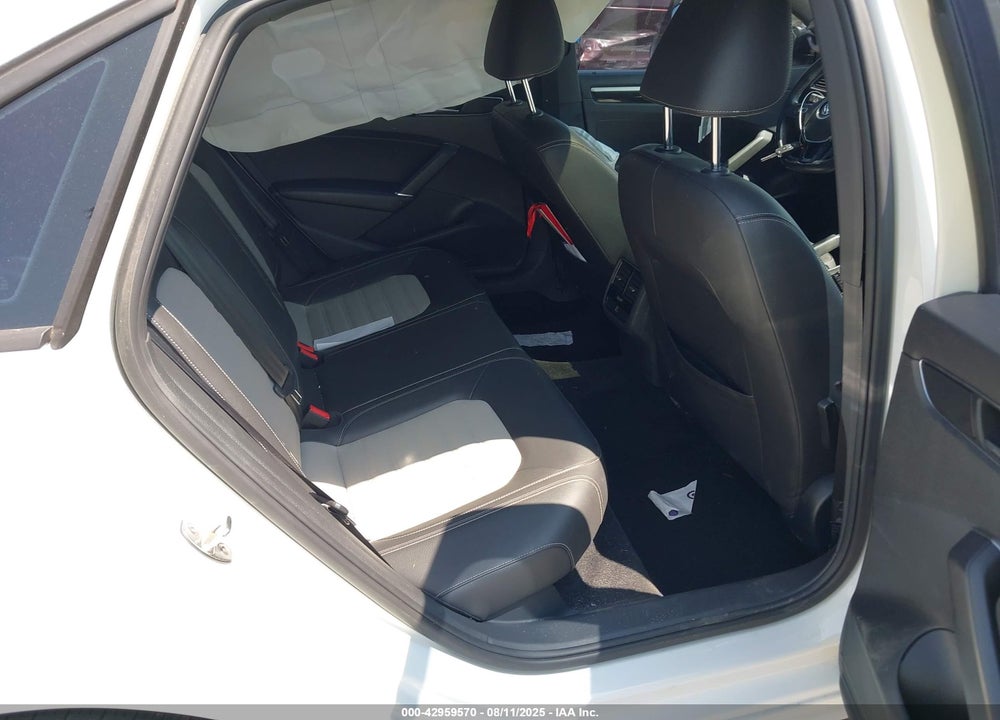2018 VOLKSWAGEN PASSAT VIN: 1VWJM7A36JC027341
