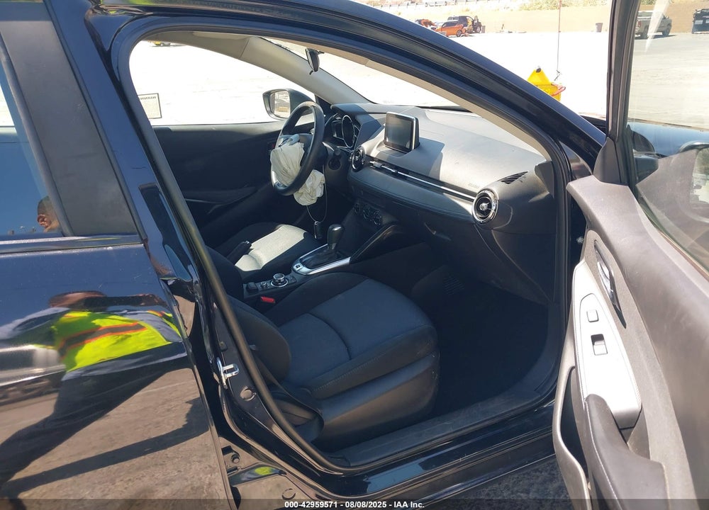 2016 SCION IA VIN: 3MYDLBZV1GY132933