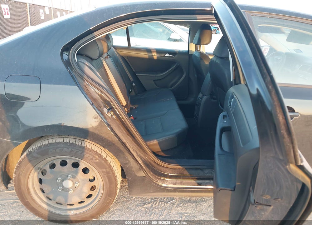2012 VOLKSWAGEN JETTA VIN: 3VWDX7AJ8CM105056