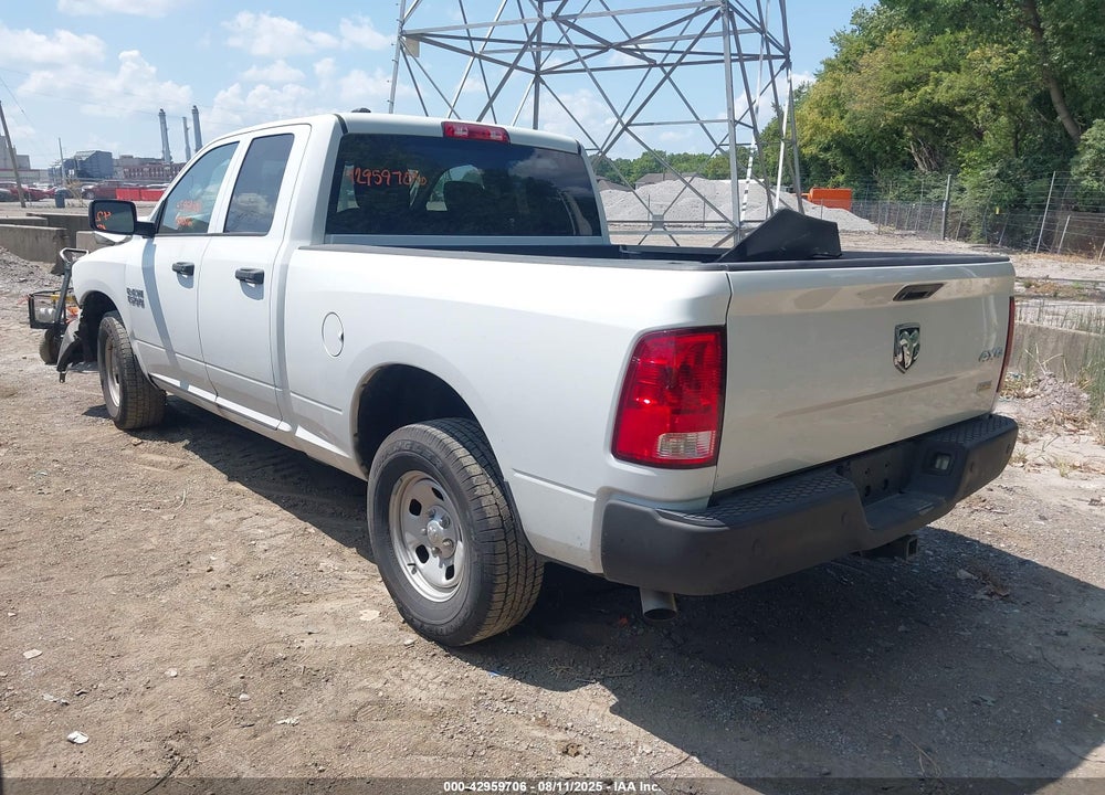 2015 RAM 1500 VIN: 1C6RR7FG5FS605520