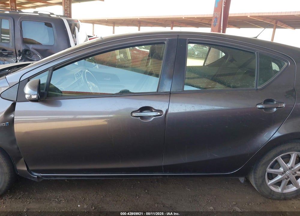 2013 TOYOTA PRIUS C VIN: JTDKDTB38D1053549