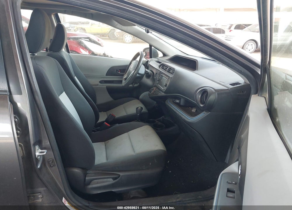 2013 TOYOTA PRIUS C VIN: JTDKDTB38D1053549