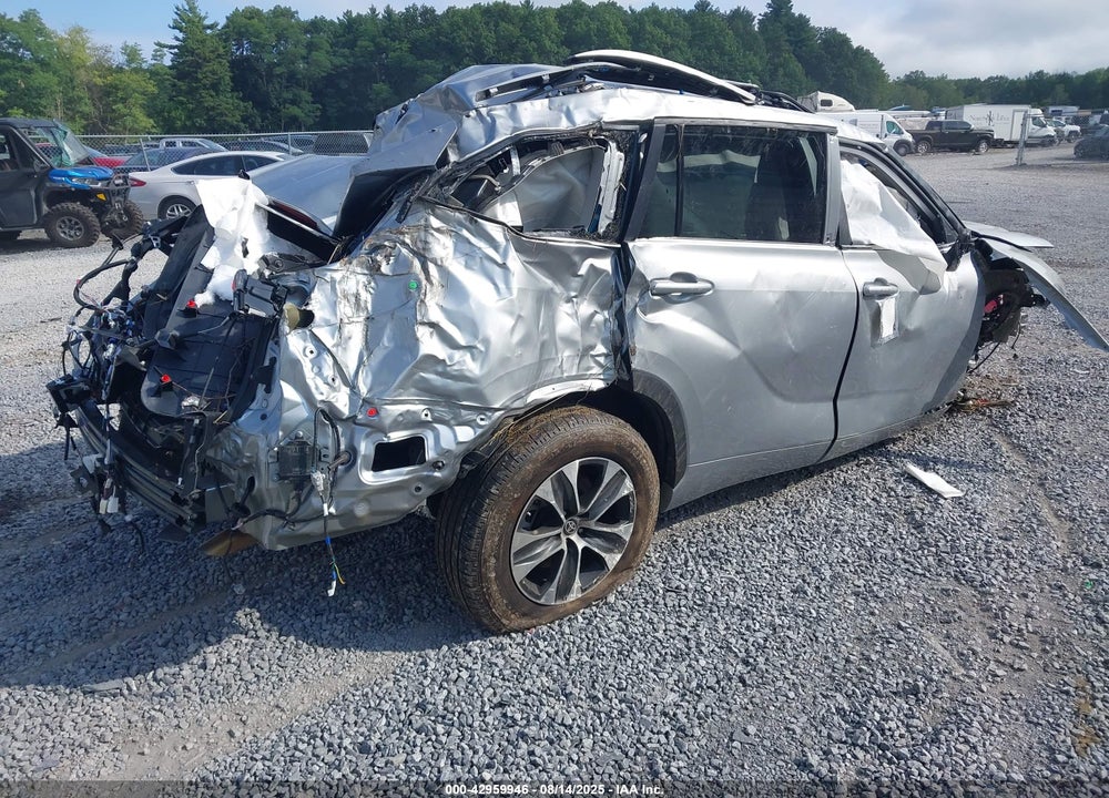 2024 TOYOTA HIGHLANDER XLE VIN: 5TDKDRBH2RS573691
