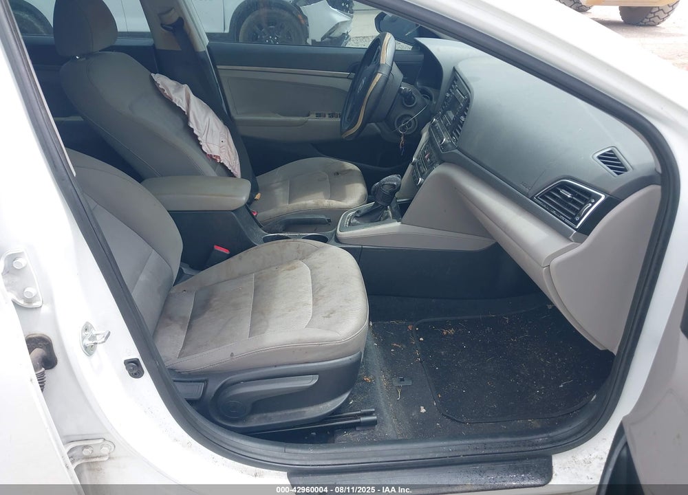 2017 HYUNDAI ELANTRA VIN: 5NPD74LF7HH103435