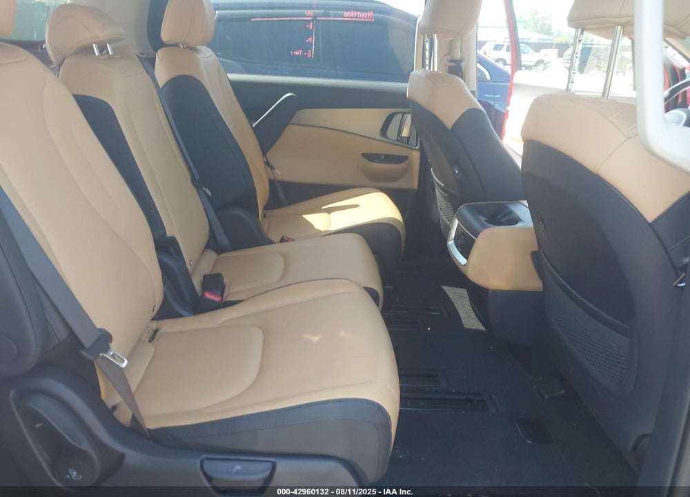 2023 KIA CARNIVAL MPV LX SEAT PACKAGE VIN: KNDNB4H39P6263942