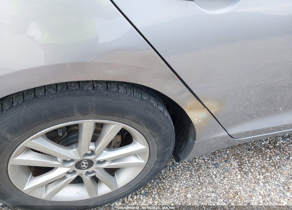 2015 HYUNDAI SONATA VIN: 5NPE24AF4FH138047