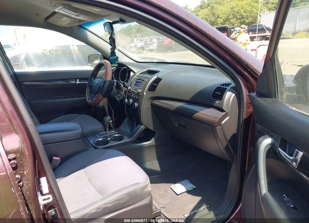 2013 KIA SORENTO LX V6 VIN: 5XYKTDA22DG338765