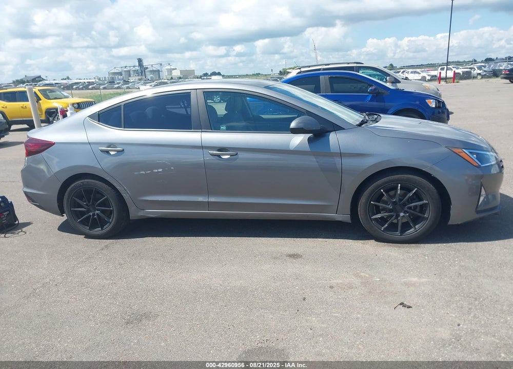 2019 HYUNDAI ELANTRA VIN: 5NPD84LF1KH405632