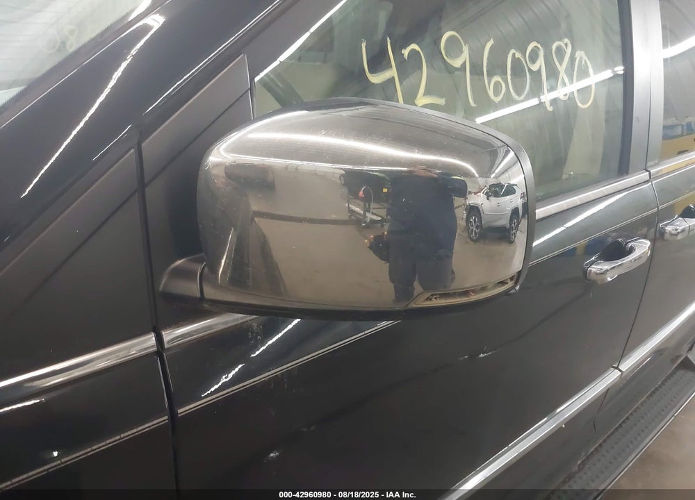 2008 CHRYSLER TOWN & COUNTRY LIMITED VIN: 2A8HR64X48R662015