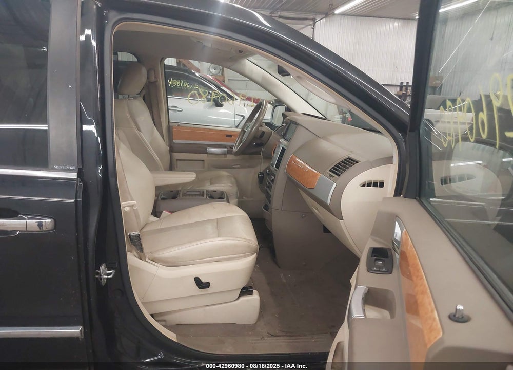 2008 CHRYSLER TOWN & COUNTRY LIMITED VIN: 2A8HR64X48R662015