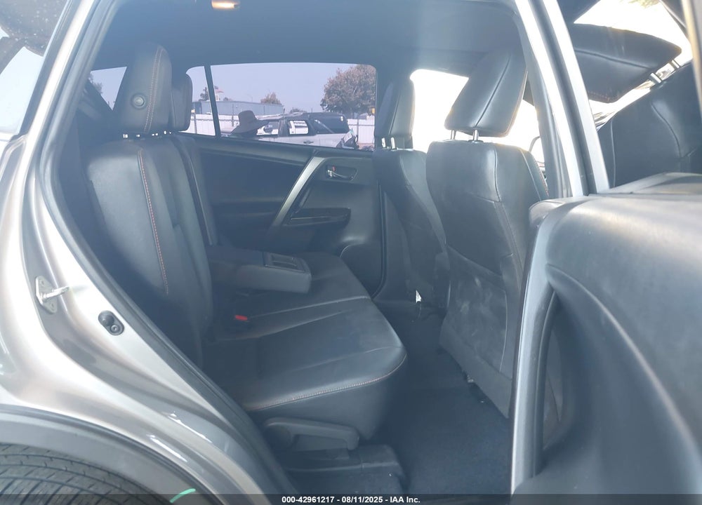 2018 TOYOTA RAV4 VIN: JTMNFREV4JJ164182