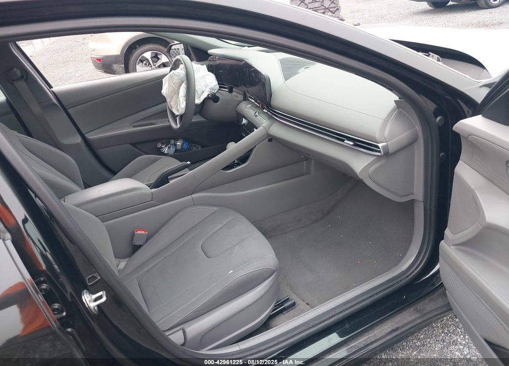 2024 HYUNDAI ELANTRA SEL VIN: KMHLM4DG9RU752779