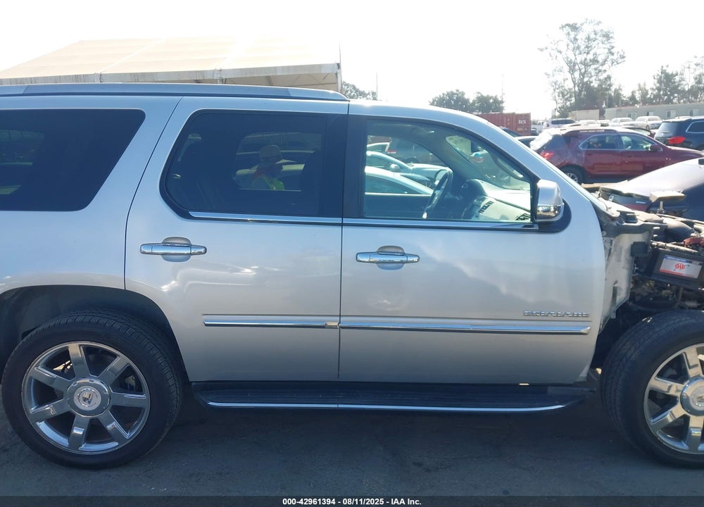 2011 CADILLAC ESCALADE VIN: 1GYS4AEF5BR257003