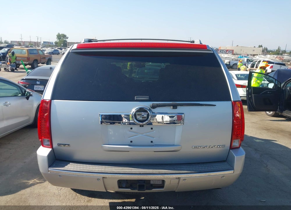 2011 CADILLAC ESCALADE VIN: 1GYS4AEF5BR257003