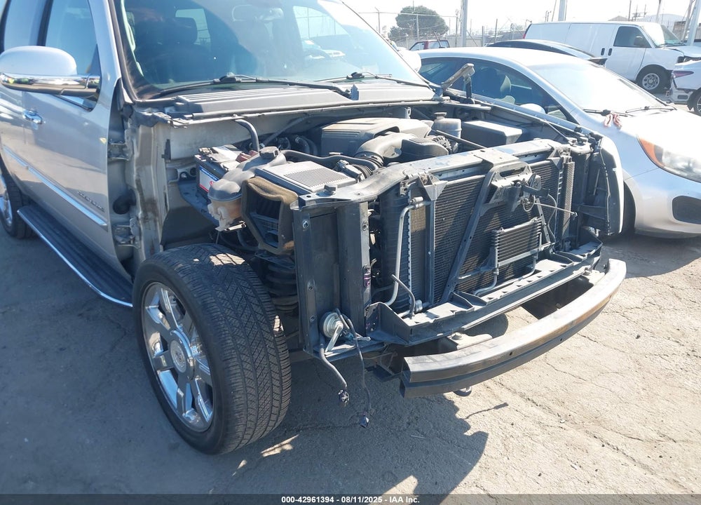 2011 CADILLAC ESCALADE VIN: 1GYS4AEF5BR257003