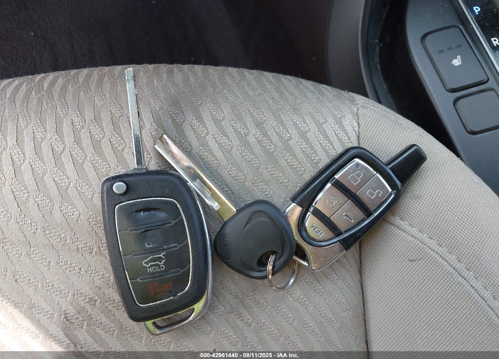 2014 HYUNDAI SANTA FE VIN: 5XYZUDLB4EG151019