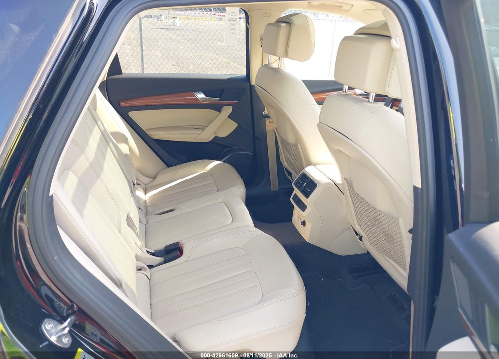 2021 AUDI Q5 VIN: WA1BAAFY7M2015589